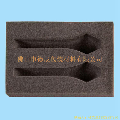 海綿內(nèi)托對(duì)各行各業(yè)產(chǎn)品起到絕緣、密封、防震、防塵、填充、隔音、固定，能夠保護(hù)包裝產(chǎn)品在運(yùn)輸過程中安然無恙，起到保護(hù)產(chǎn)品的一個(gè)作用，同時(shí)可以美化產(chǎn)品，提升產(chǎn)品檔次。