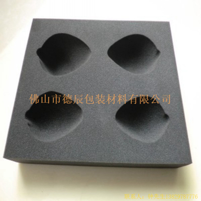 海綿內(nèi)托對(duì)各行各業(yè)產(chǎn)品起到絕緣、密封、防震、防塵、填充、隔音、固定，能夠保護(hù)包裝產(chǎn)品在運(yùn)輸過程中安然無恙，起到保護(hù)產(chǎn)品的一個(gè)作用，同時(shí)可以美化產(chǎn)品，提升產(chǎn)品檔次。