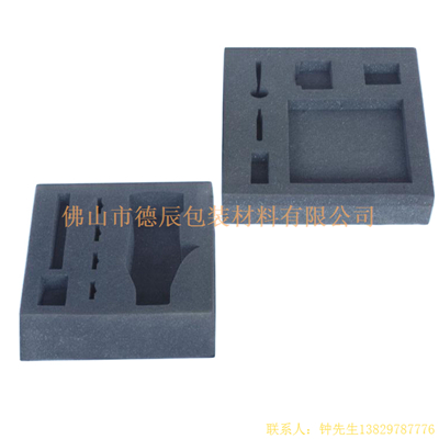 海綿內(nèi)托對(duì)各行各業(yè)產(chǎn)品起到絕緣、密封、防震、防塵、填充、隔音、固定，能夠保護(hù)包裝產(chǎn)品在運(yùn)輸過程中安然無恙，起到保護(hù)產(chǎn)品的一個(gè)作用，同時(shí)可以美化產(chǎn)品，提升產(chǎn)品檔次。